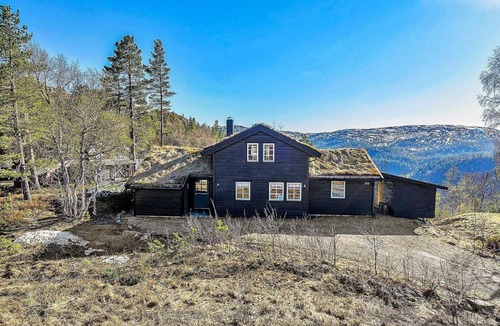 Tjaldal House | 10 person holiday home in ÅSERAL