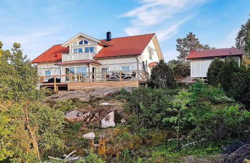 Klovedal House | 10 person holiday home in KLÖVEDAL