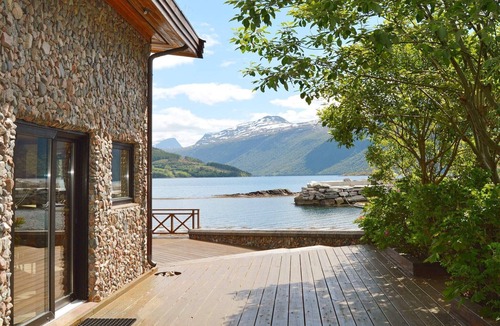 Eidsvag House | 10 person holiday home in EIDSVÅG-By Traum