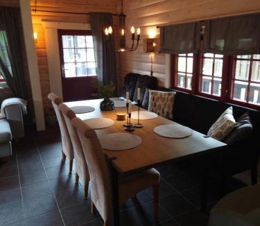 Kviteseid House | 100m lift, 2 min swim - Large family cabin