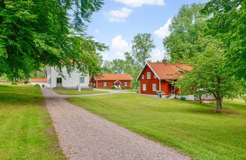 Skovde Municipality House | 105 m² House ∙ 2 bedrooms ∙ 6 guests