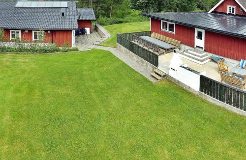 Mellerud House | 17 person holiday home in MELLERUD-By Traum