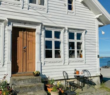Saeveland House | 1800S Shiphandler's Home On Karmøy