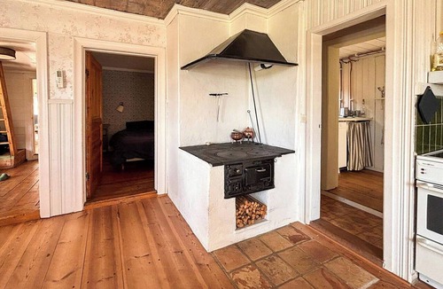 Jarbo House | 1800s timber house by the river in Gästrikland
