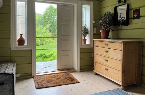 Farsund House | 1824 timber house between Farsund and Lyngdal