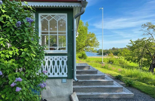 Soderkoping Municipality House | 1850s archipelago homestead on Trännö