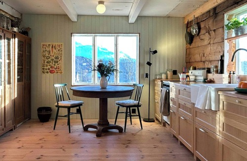 Salangen House | 1860 smallholding with fjord view near Sjøvegan