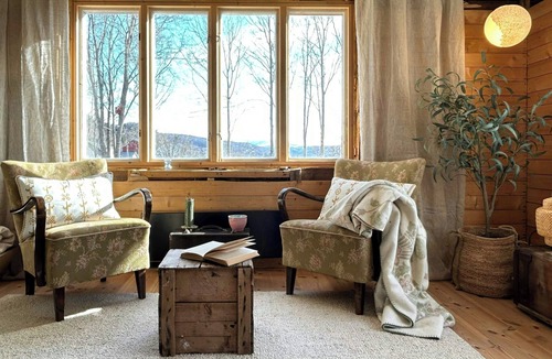 Salangen House | 1860 smallholding with fjord view near Sjøvegan