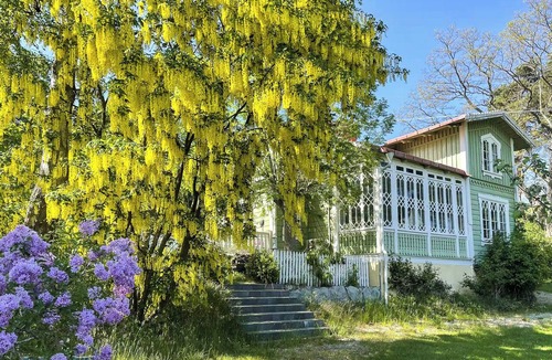 Dalaro House | 1865 villa with sauna in the heart of Dalarö