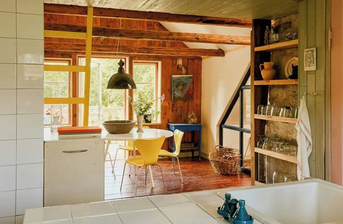 Lonsboda Apartment | 1899 loft in creative Gylsboda