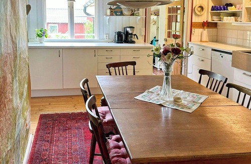 Soderakra House | 18th century house with glass porch in Småland