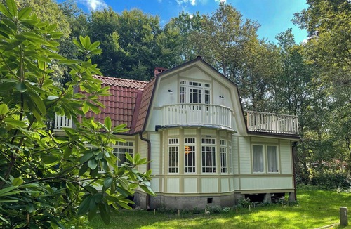 Gamla Staden-Sandskogen House | 1920s villa near sea and Sandskogen