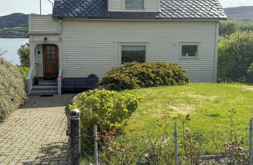 Bokn House | 1950s house with sauna and sea cabin in Føresvik