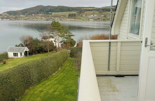 Bokn House | 1950s house with sauna and sea cabin in Føresvik