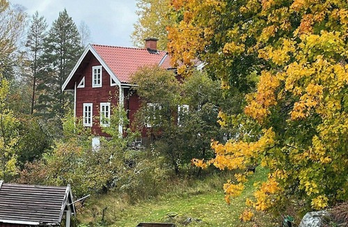 Hogsby House | 19th-century farm with private lake in Småland