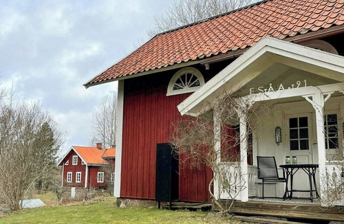 Hogsby House | 19th-century farm with private lake in Småland