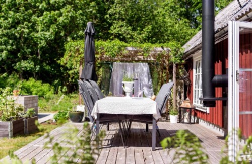 Olofstrom House | 19th century house near the lake in a forest environment