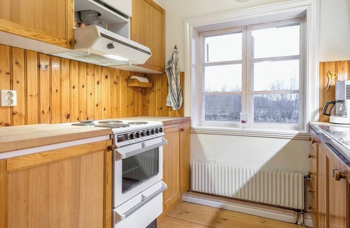 Osthammar House | 19th-century log cabin on a large rural plot