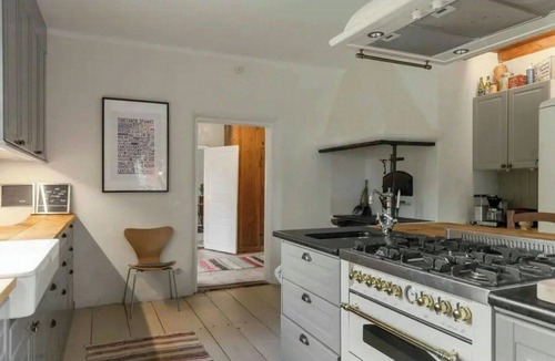 Atvidaberg House | 19th-century workers' cottage with copper bath