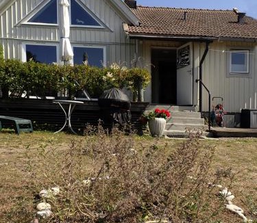Byxelkrok House | 1B, Stuga m havsutsikt & 50m till strand