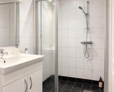 Sandviken Apartment | 1BR Couples apartment with ocean neighbour - SB9-101