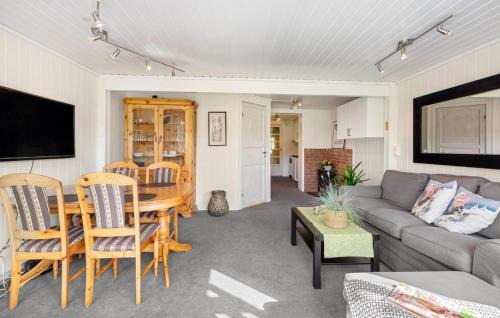 Fidjeland Apartment | 2 Bedroom Awesome Apartment In Tjørhom