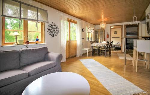 Roke House | 2 Bedroom Awesome Home In Röke