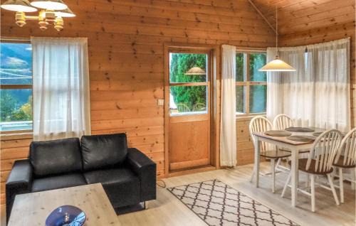 Vallavik House | 2 Bedroom Beach Front Home In Vallavik