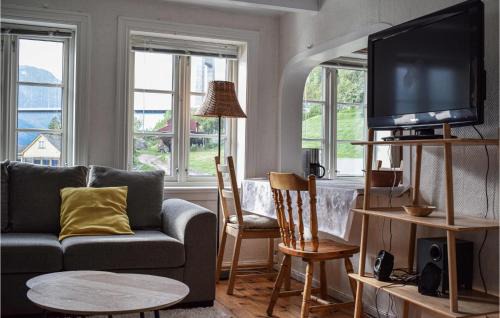 Vallavik House | 2 Bedroom Beach Front Home In Vallavik