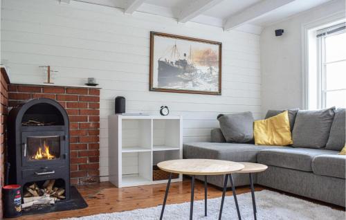 Vallavik House | 2 Bedroom Beach Front Home In Vallavik
