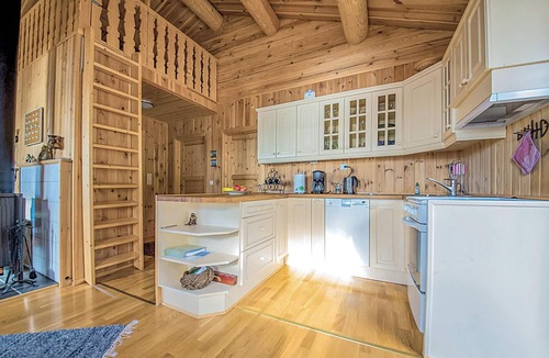 Sykkylven House | 2 bedroom beach front home in Ikornnes