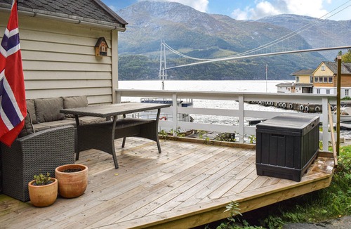 Vallavik House | 2 bedroom beach front home in Vallavik