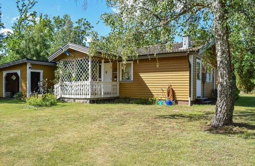 Tofta House | 2 bedroom beach front home in Rockneby