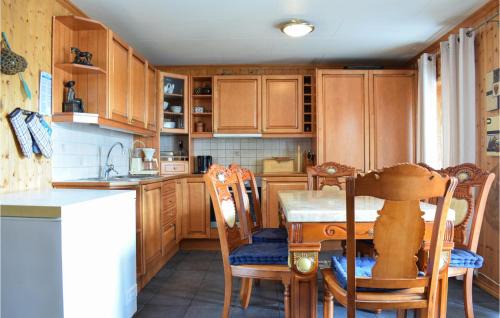 Saeveland Apartment | 2 Bedroom Cozy Apartment In Sævelandsvik