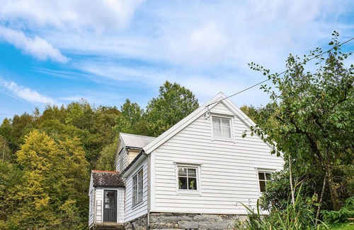 Samnanger House | 2 bedroom cozy home in Tysse