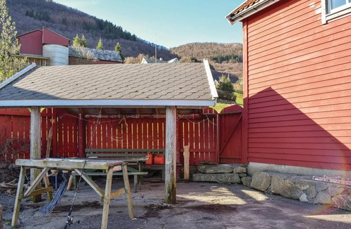 Vindafjord House | 2 bedroom gorgeous home in ølensvåg