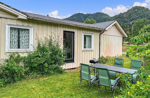 Nesset Apartment | 2 bedroom lovely apartment in Eresfjord
