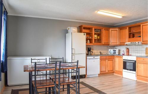 Saeveland Apartment | 2 Bedroom Lovely Apartment In Sævelandsvik