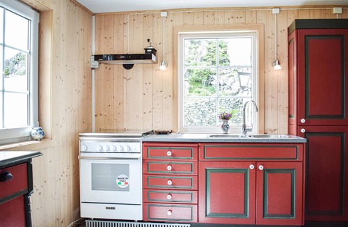 Selbjorn House | 2 bedroom lovely home in Stolmen