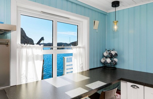 Tælavag House | 2 bedroom lovely home in Telavåg