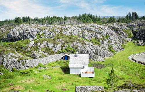 Selbjorn House | 2 Bedroom Lovely Home In Stolmen