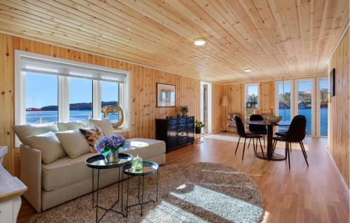 Tælavag House | 2 Bedroom Lovely Home In Telavåg