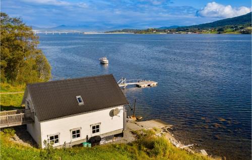 Vestnes Apartment | 2 Bedroom Stunning Apartment In Vestnes