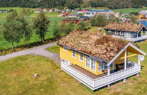 Fjaerland House | 2 bedroom stunning home in Fjærland