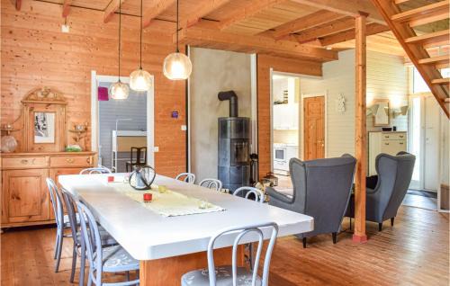 Asarum House | 2 Bedroom Stunning Home In Asarum