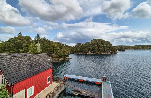 Lysekloster House | 2 bedroom stunning home in Lepsøy