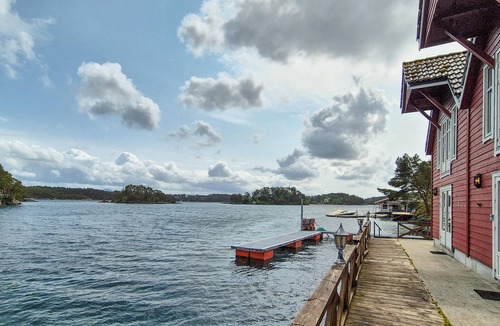Lysekloster House | 2 bedroom stunning home in Lepsøy