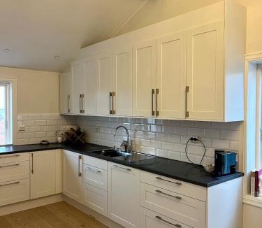 Stavanger Apartment | 2 bedrooms close to city centre with free parking - perfect for ONS