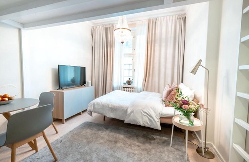 Hietalahti Apartment | 2ndhomes Stylish loft-studio in Kamppi