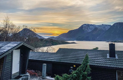 Midsund Municipality House | 3 bedroom accommodation in Vatne